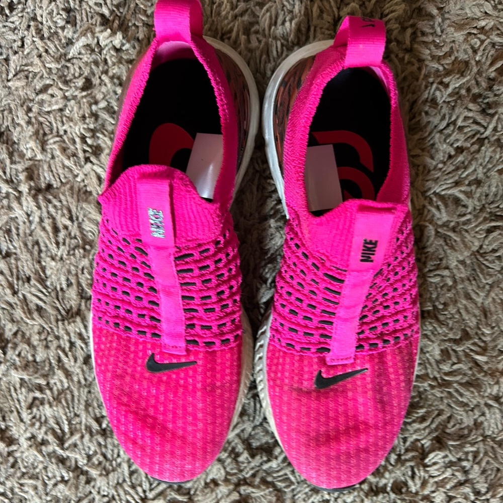 Pink Nike fylknit running shoes, women’s 6